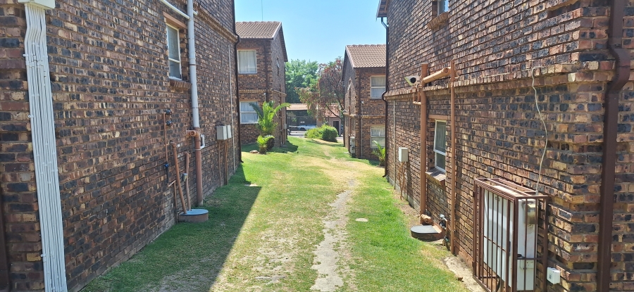2 Bedroom Property for Sale in Buccleuch Gauteng