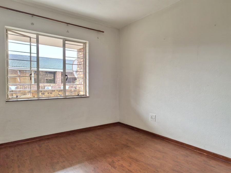 To Let 3 Bedroom Property for Rent in Fairland Gauteng