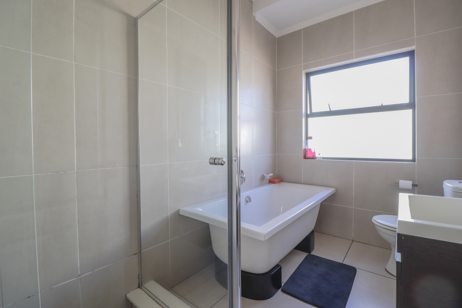 1 Bedroom Property for Sale in Fourways Gauteng
