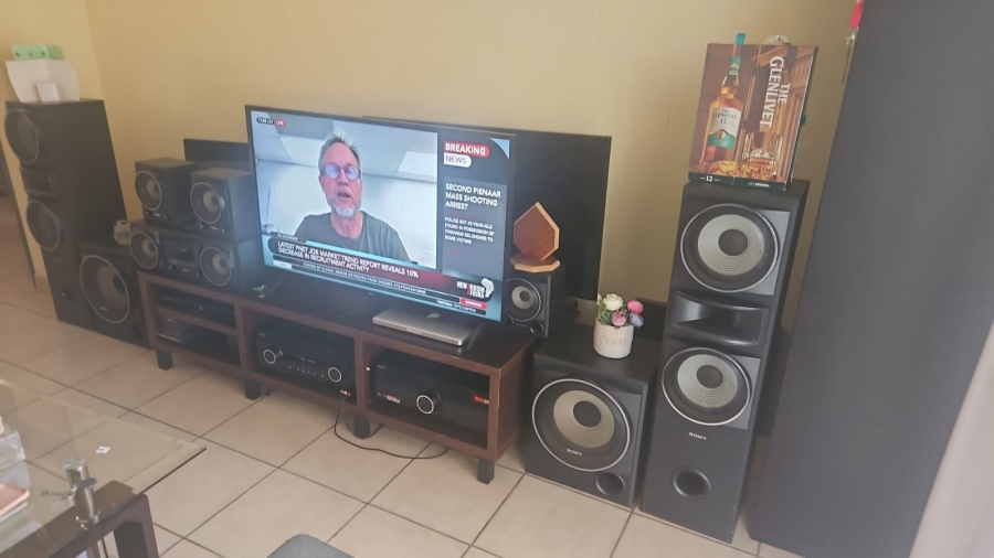 1 Bedroom Property for Sale in Noordwyk Gauteng