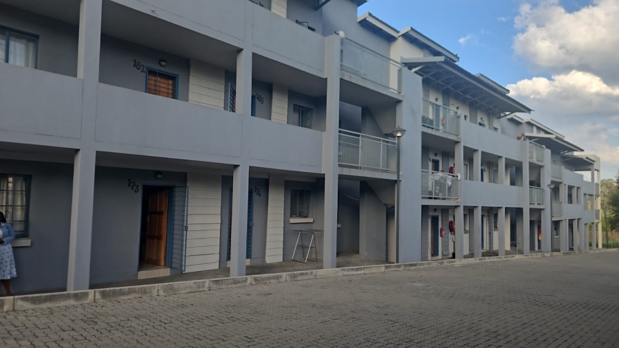 1 Bedroom Property for Sale in Noordwyk Gauteng