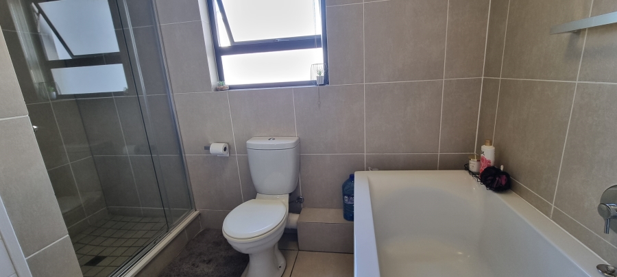 2 Bedroom Property for Sale in Greenstone Crest Gauteng