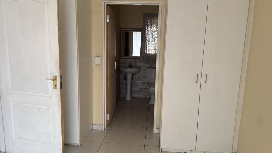 1 Bedroom Property for Sale in Esther Park Gauteng
