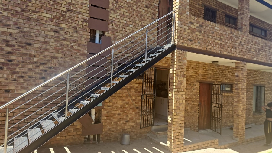 2 Bedroom Property for Sale in Olievenhoutbosch Gauteng