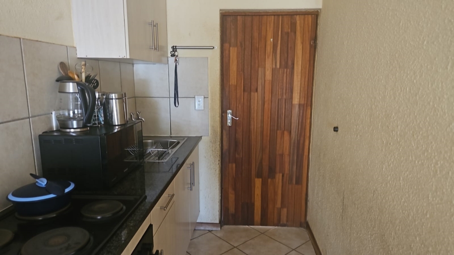 2 Bedroom Property for Sale in Olievenhoutbosch Gauteng