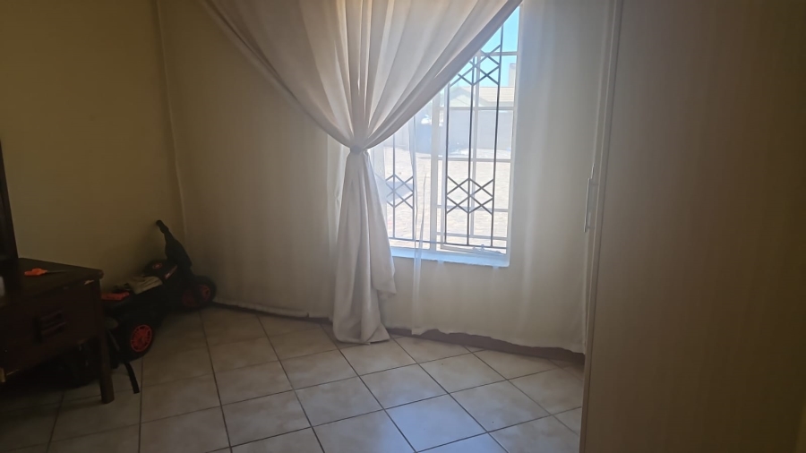 2 Bedroom Property for Sale in Olievenhoutbosch Gauteng