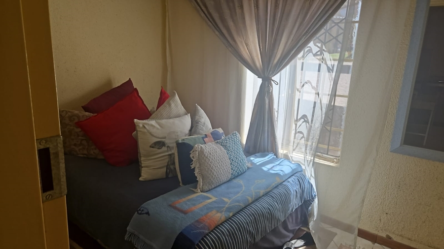 2 Bedroom Property for Sale in Olievenhoutbosch Gauteng