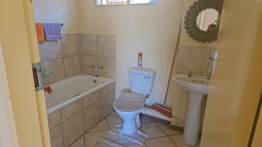 2 Bedroom Property for Sale in Olievenhoutbosch Gauteng