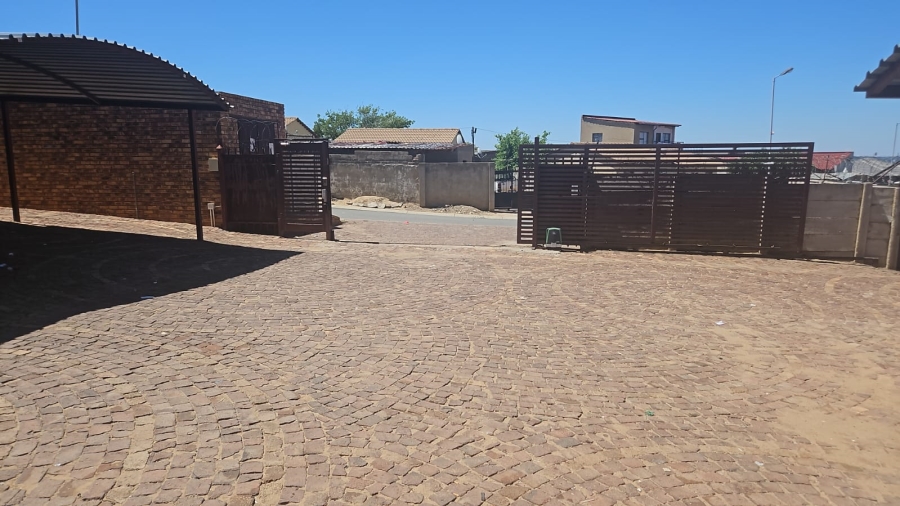 2 Bedroom Property for Sale in Olievenhoutbosch Gauteng