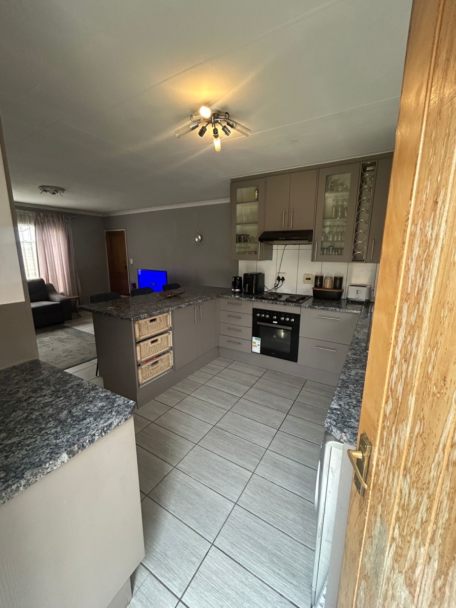 2 Bedroom Property for Sale in Terenure Gauteng