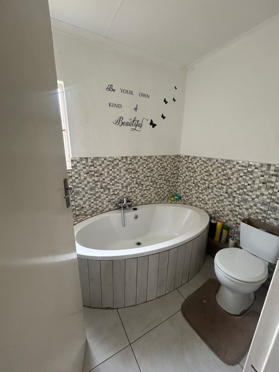 2 Bedroom Property for Sale in Terenure Gauteng