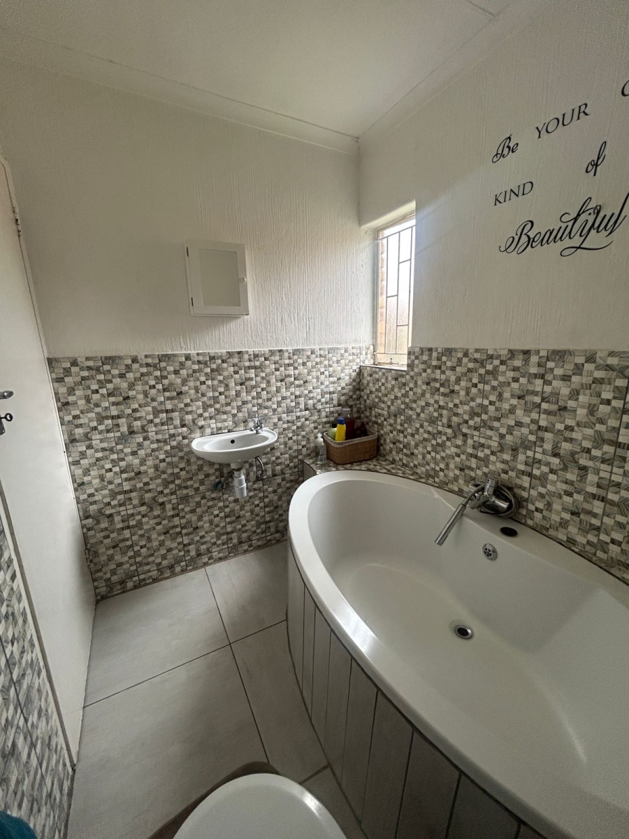 2 Bedroom Property for Sale in Terenure Gauteng