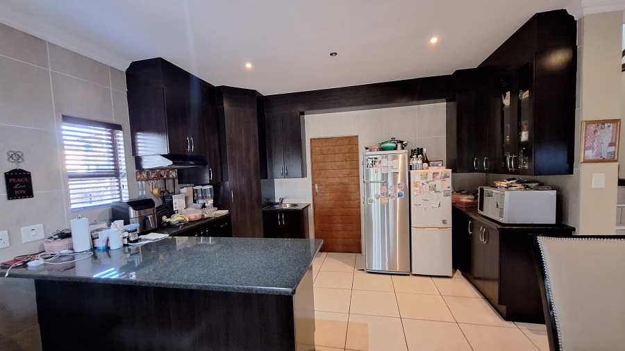 4 Bedroom Property for Sale in Thatchfield Estate Gauteng