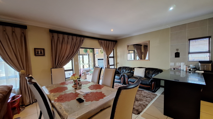 4 Bedroom Property for Sale in Thatchfield Estate Gauteng