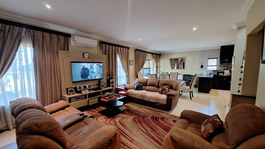 4 Bedroom Property for Sale in Thatchfield Estate Gauteng