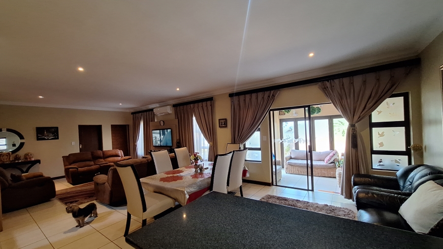 4 Bedroom Property for Sale in Thatchfield Estate Gauteng