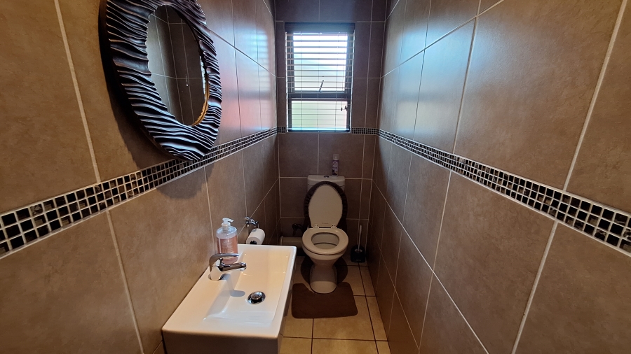 4 Bedroom Property for Sale in Thatchfield Estate Gauteng