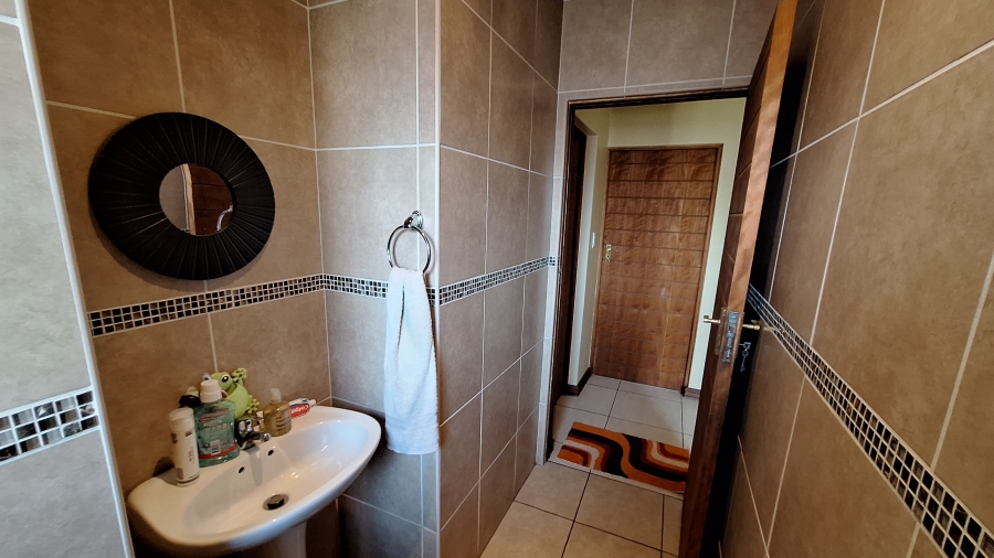 4 Bedroom Property for Sale in Thatchfield Estate Gauteng