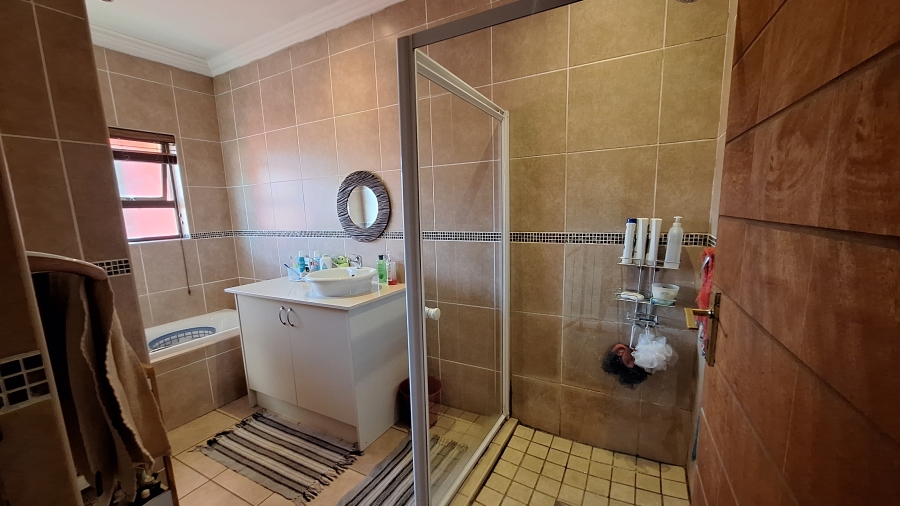 4 Bedroom Property for Sale in Thatchfield Estate Gauteng