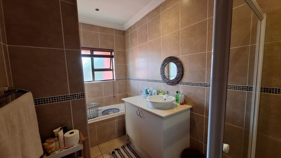 4 Bedroom Property for Sale in Thatchfield Estate Gauteng