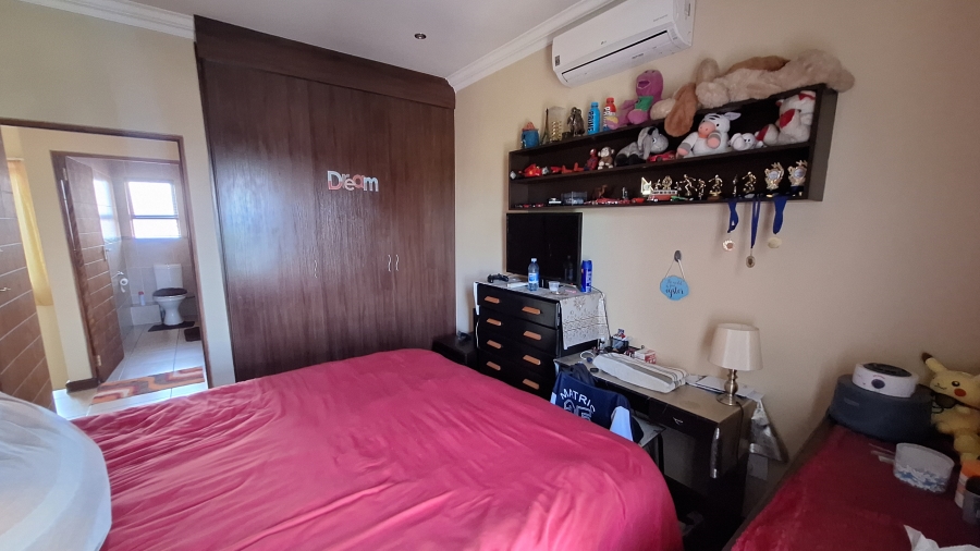 4 Bedroom Property for Sale in Thatchfield Estate Gauteng