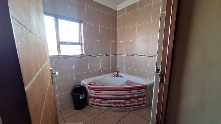 4 Bedroom Property for Sale in Thatchfield Estate Gauteng