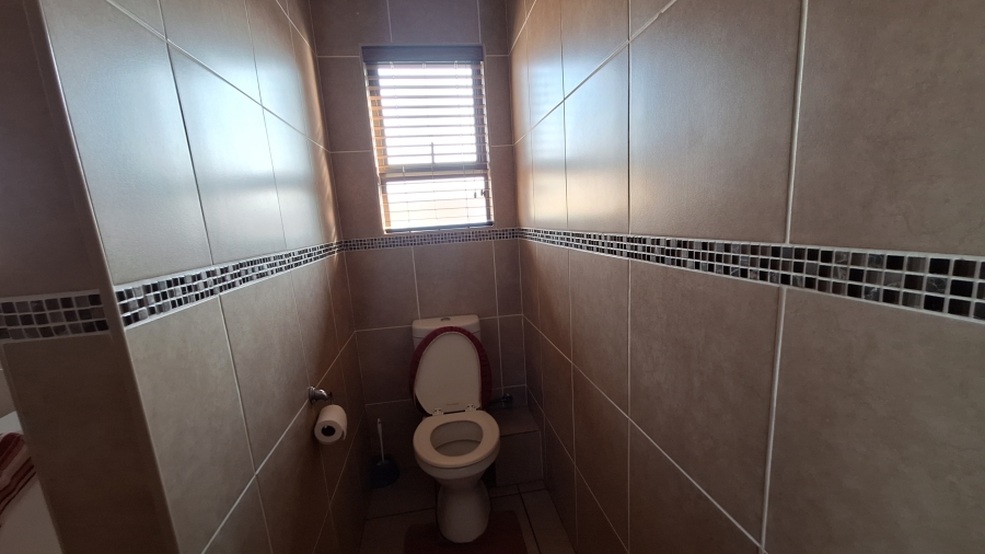 4 Bedroom Property for Sale in Thatchfield Estate Gauteng