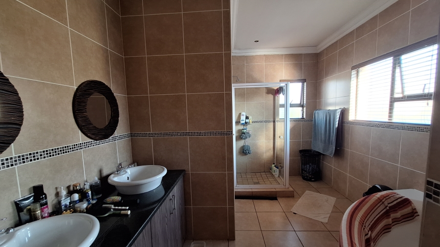 4 Bedroom Property for Sale in Thatchfield Estate Gauteng