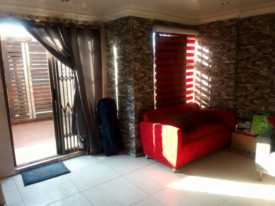 2 Bedroom Property for Sale in Tokoza Gauteng
