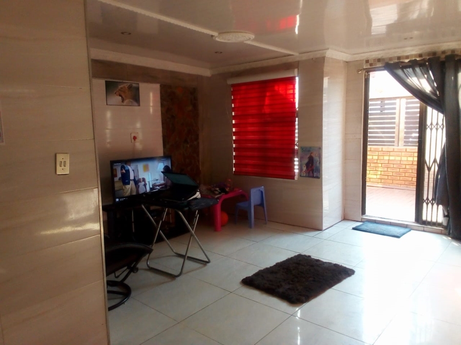 2 Bedroom Property for Sale in Tokoza Gauteng