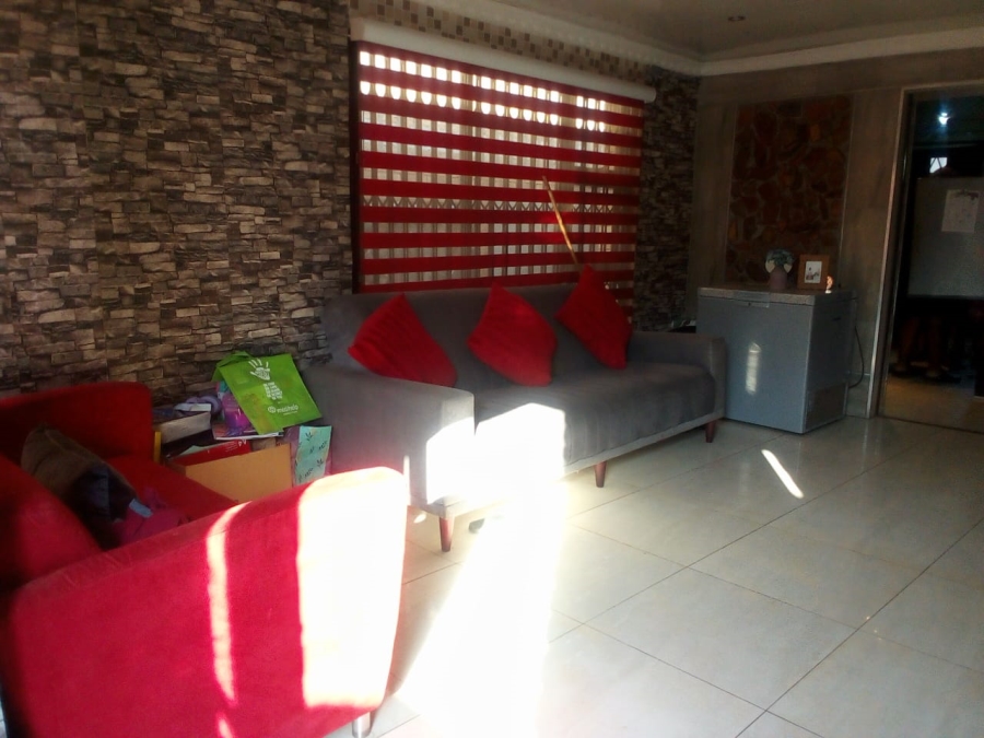 2 Bedroom Property for Sale in Tokoza Gauteng
