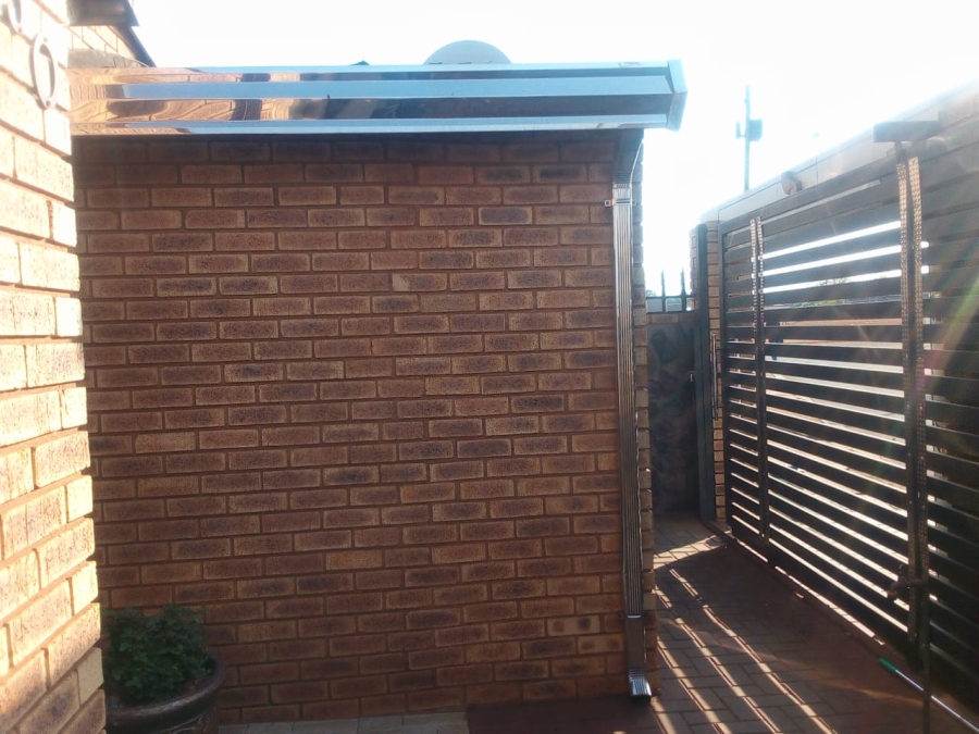 2 Bedroom Property for Sale in Tokoza Gauteng
