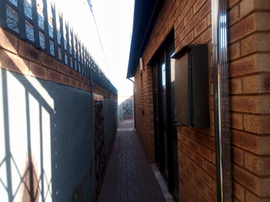 2 Bedroom Property for Sale in Tokoza Gauteng