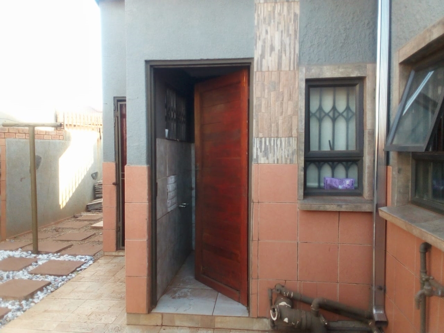 2 Bedroom Property for Sale in Tokoza Gauteng