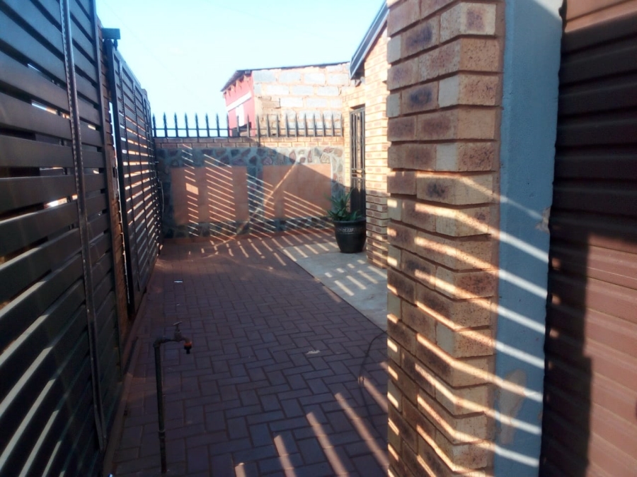 2 Bedroom Property for Sale in Tokoza Gauteng
