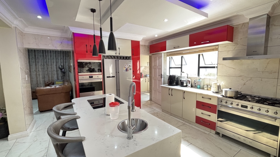 To Let 5 Bedroom Property for Rent in Silver Lakes Golf Estate Gauteng