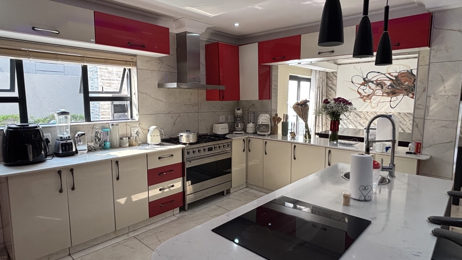 To Let 5 Bedroom Property for Rent in Silver Lakes Golf Estate Gauteng