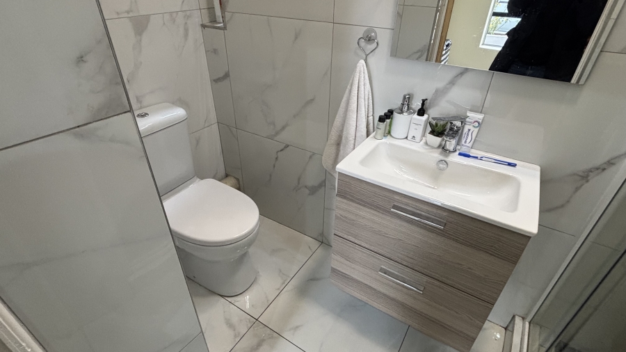 To Let 5 Bedroom Property for Rent in Silver Lakes Golf Estate Gauteng