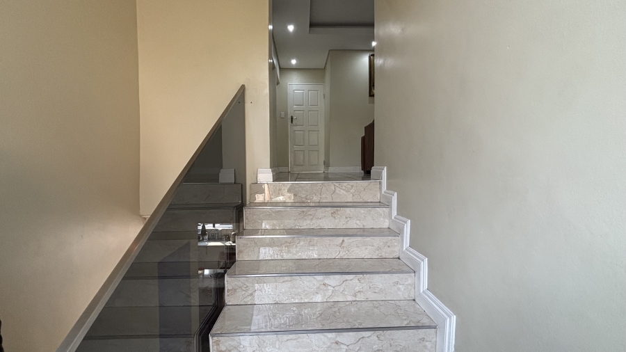 To Let 5 Bedroom Property for Rent in Silver Lakes Golf Estate Gauteng