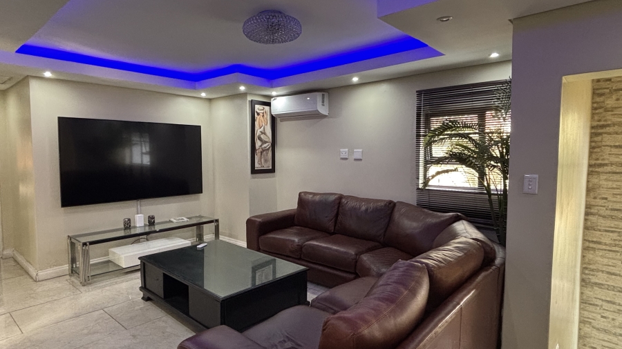 To Let 5 Bedroom Property for Rent in Silver Lakes Golf Estate Gauteng