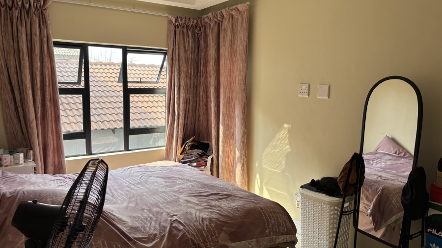 To Let 5 Bedroom Property for Rent in Silver Lakes Golf Estate Gauteng