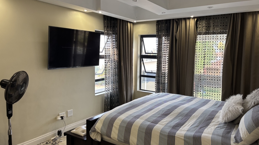 To Let 5 Bedroom Property for Rent in Silver Lakes Golf Estate Gauteng