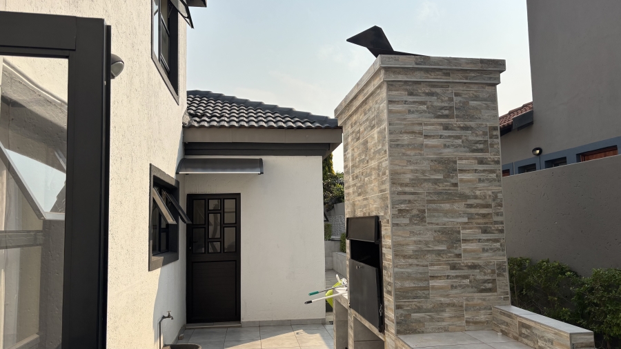 To Let 5 Bedroom Property for Rent in Silver Lakes Golf Estate Gauteng