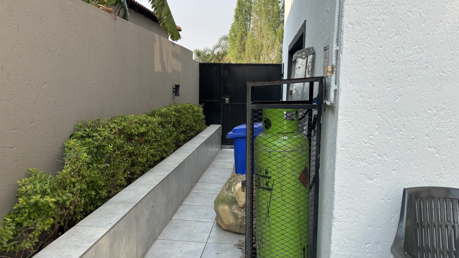 To Let 5 Bedroom Property for Rent in Silver Lakes Golf Estate Gauteng