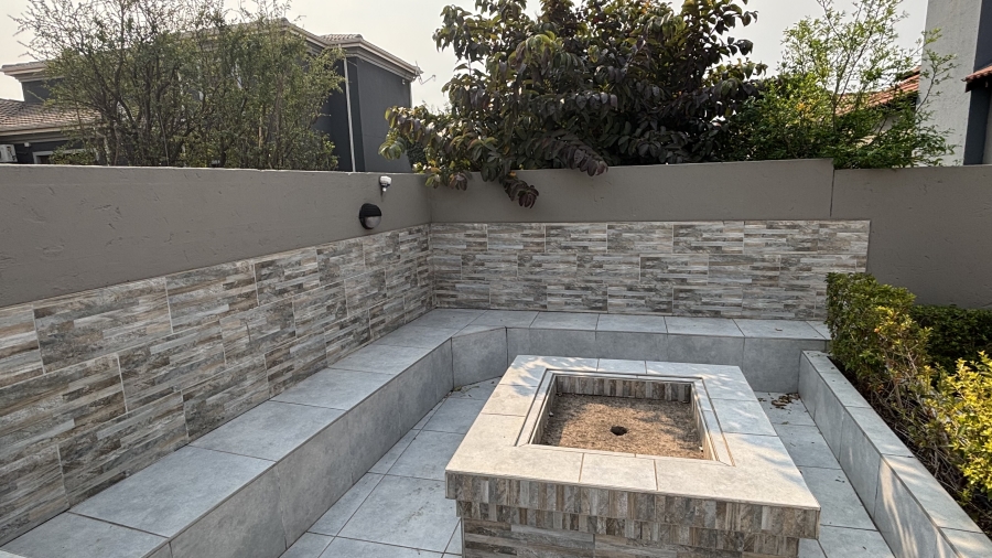 To Let 5 Bedroom Property for Rent in Silver Lakes Golf Estate Gauteng