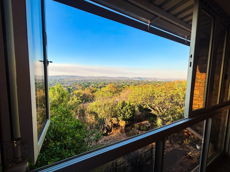 3 Bedroom Property for Sale in La Montagne Gauteng