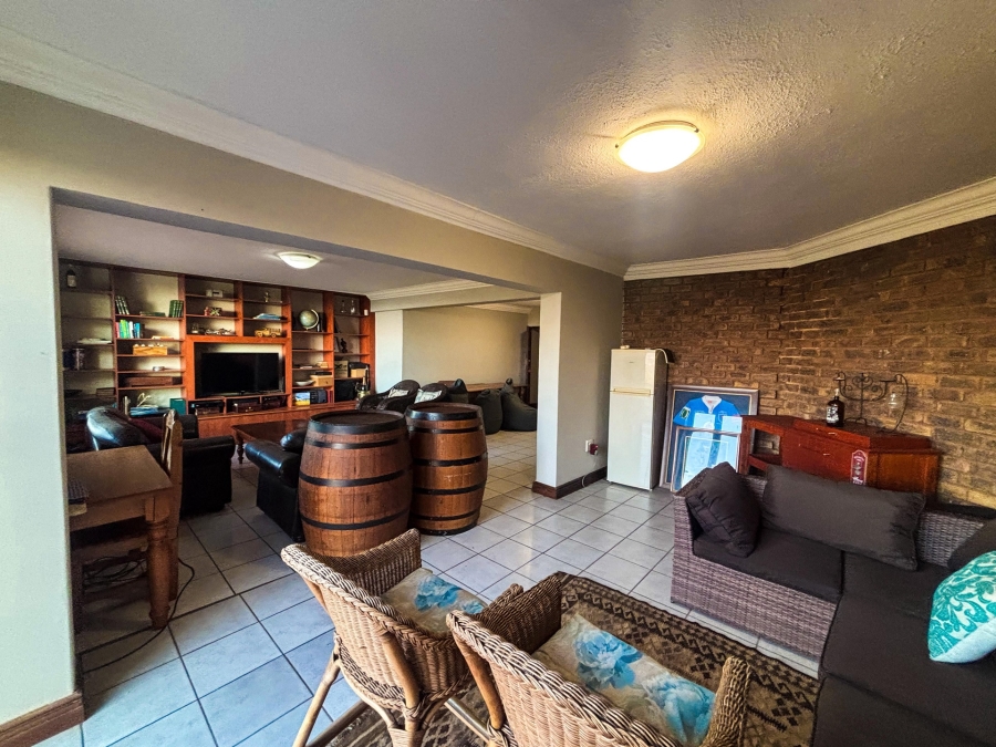 3 Bedroom Property for Sale in La Montagne Gauteng