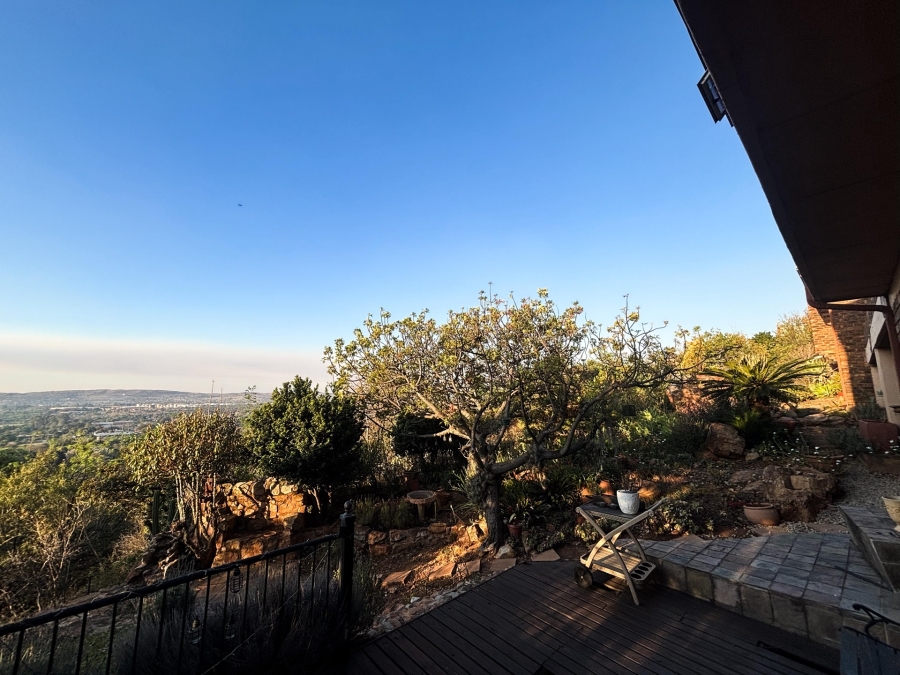 3 Bedroom Property for Sale in La Montagne Gauteng