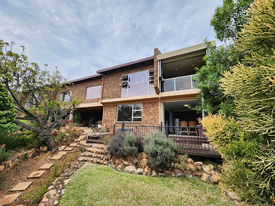 3 Bedroom Property for Sale in La Montagne Gauteng