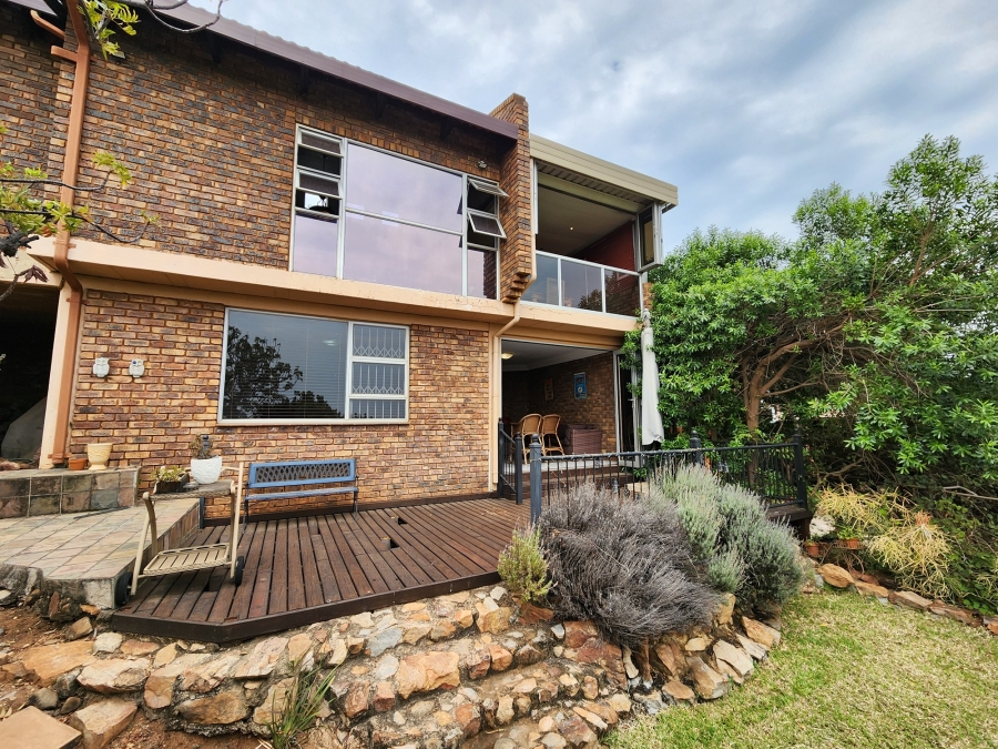 3 Bedroom Property for Sale in La Montagne Gauteng